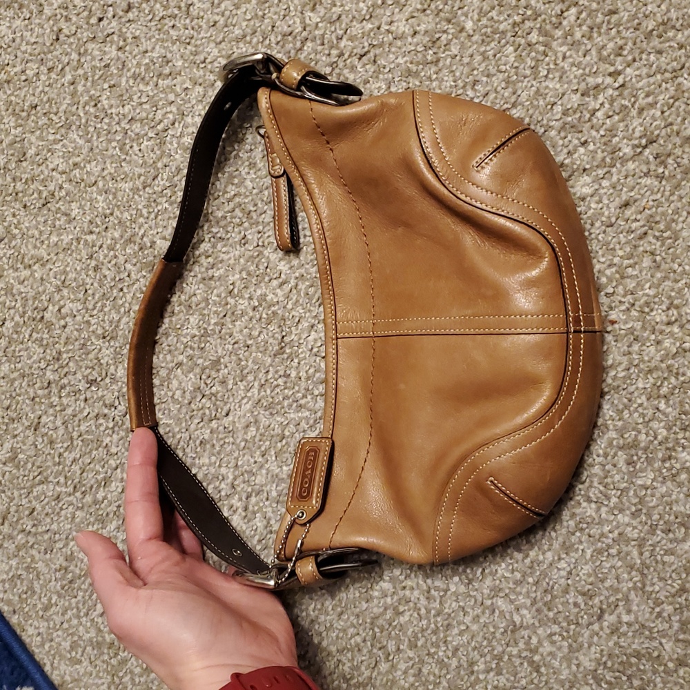 Coach leather shoulder bag, brown tan
